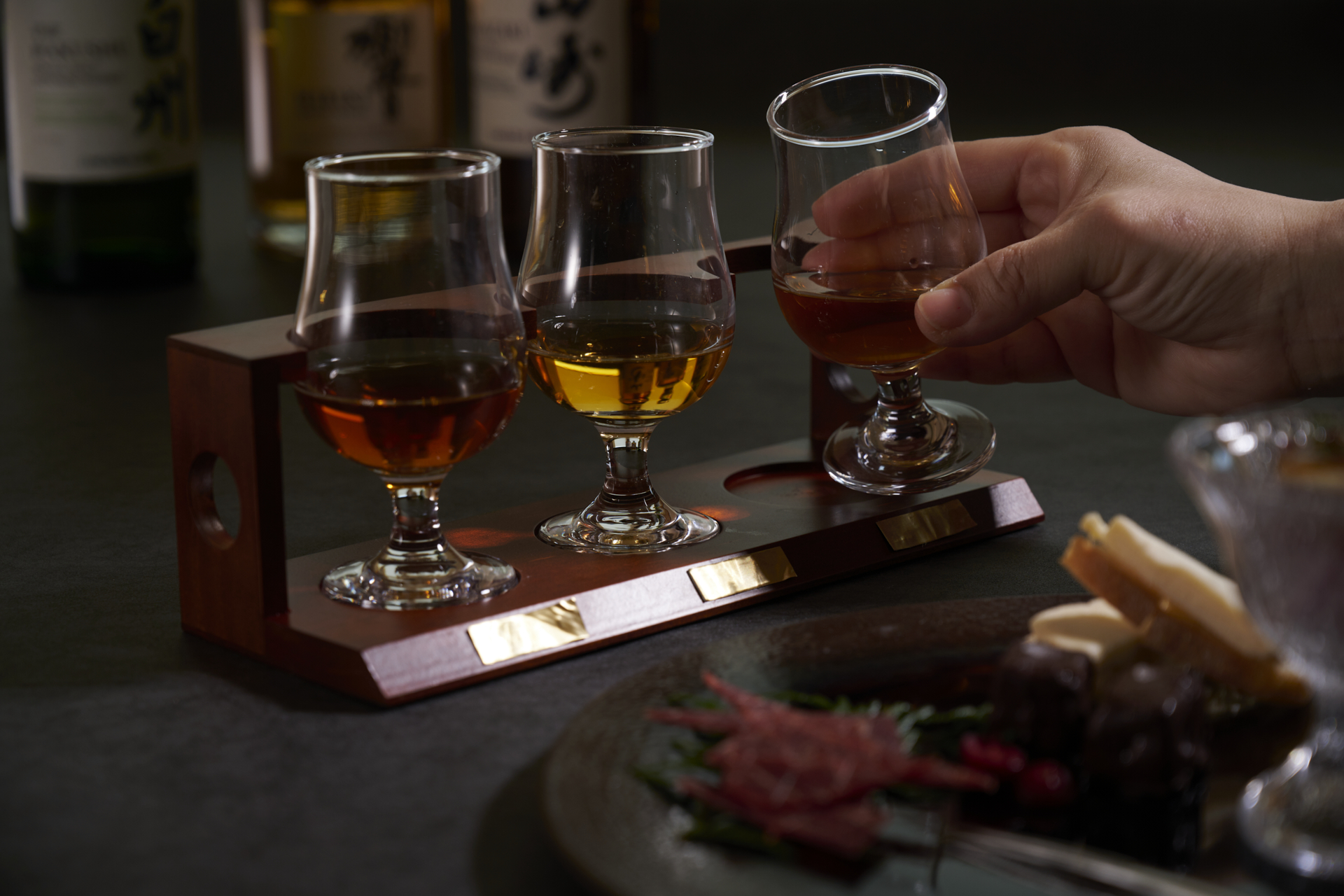 洋酒派も日本酒派も「飲み比べセット」が楽しめる！～ダイナミックキッチン＆バー 「響」 西新宿野村ビル店へ～